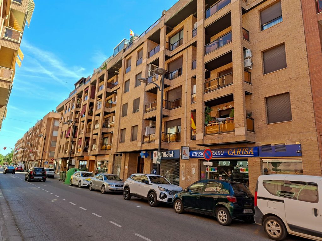 SE ALQUILA PISO - ZONA ENSANCHE-